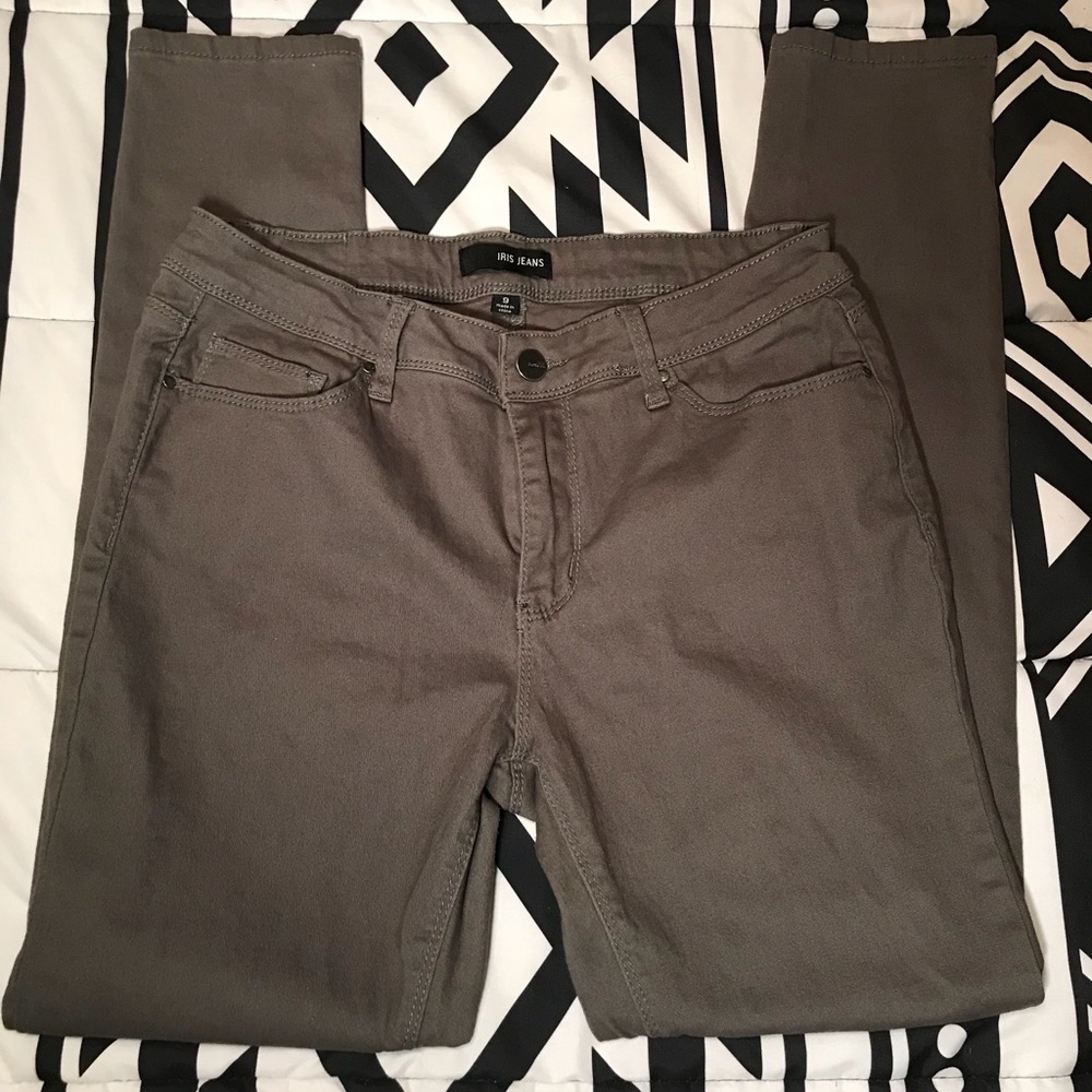 Women’s Olive-ish colored iris jeans straight leg